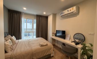 Avalyn Room Plus - East Ville