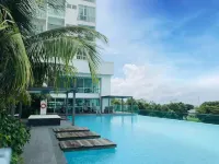 Paragon Suites Jacuzzi Suites by MWM - Pools