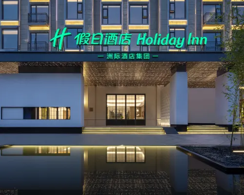 Holiday Inn Mile فنادق في مي له