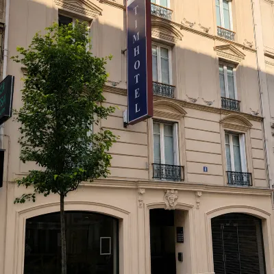 Timhotel Odessa Montparnasse Отели рядом с достопримечательностью «Матиньонский дворец»