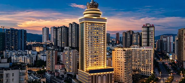 โรงแรมฮอลิเดย์ อินน์ ดอนฮูริ (สวนทะเลสาบตะวันออก & จัตุรัสแปะก๊วย) โรงแรมในผันเซียน