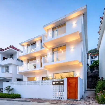 Floral Hotel· Xixia Qingye Hotel(Grape Beach Beach Branch)