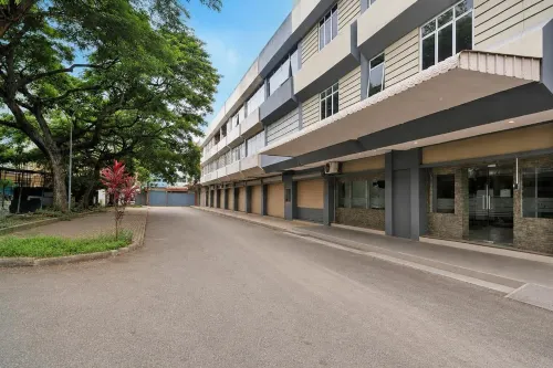 Collection O Near Harbour Bay Mall formerly X Ten Guest House - parkir