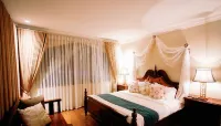 Solano Hotel & Resort at Casa Ysabel - Pools