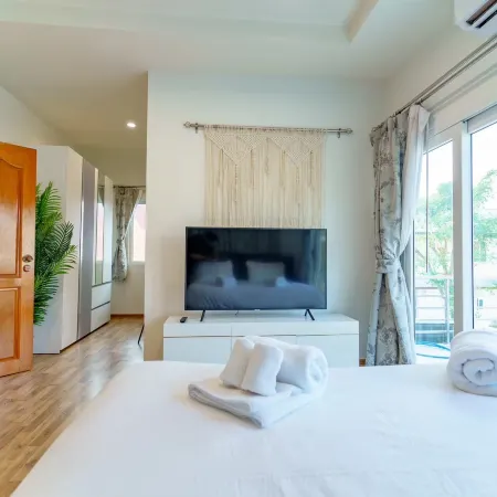 Cozy Beachside Pool Villa
