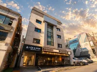 LEE & HAN HOSTEL Hotels near Express Bus Terminal Station