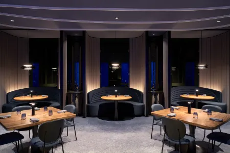 Resorts World Sentosa - Equarius Hotel Отели рядом с достопримечательностью «Fragrance Empire»