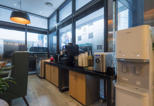 에이치 에비뉴 호텔 역삼 서비스 공간