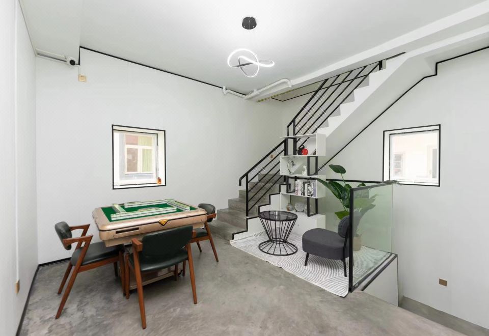 이스트 사이드 인 내부