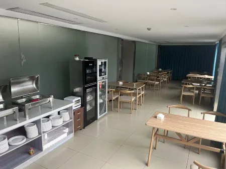 Hangzhou Yijing City Hotel (Guihua West Road Subway Station Branch) Отели рядом с достопримечательностью «Hangzhou Polytechnic (Gaoke Road)»