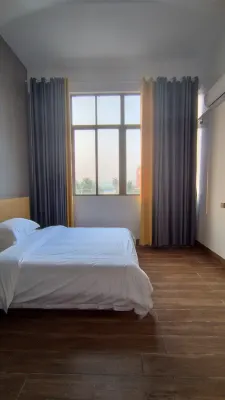 Baoman Chinese Inn Hotels near Guangdong Ocean University Sports Department