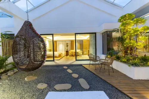 Xianting Xiaozhu Hotel (Leshan High speed Railway Station Shihao Square Branch)