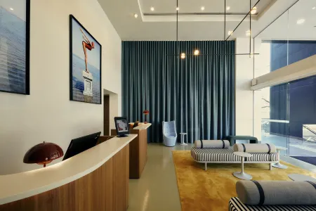 The Kinson Отели рядом с достопримечательностью «Punting on the Lake»