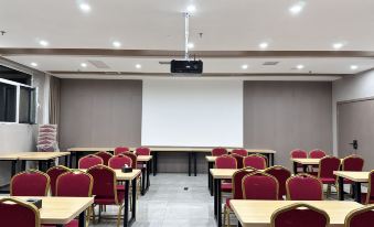 May Hot Spring Hotel (Zhoukou Railway Station Huanghuai Market)