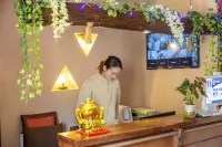 Shi Ruo Hotel (Daocheng Yading Scenic Spot Tourist Center)