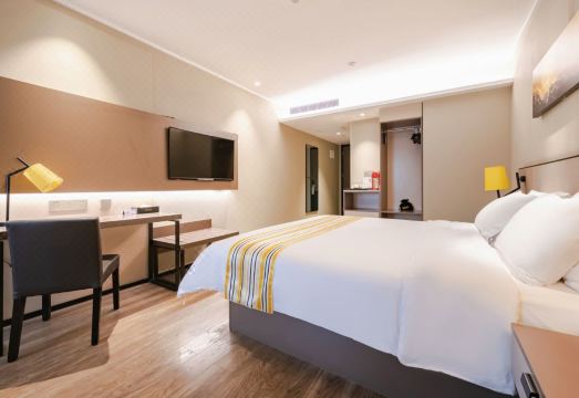 홈 인 플러스 상하이 치펑 로드 메트로 스테이션