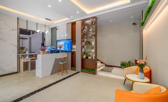 Qujing Zhongyuan Collection Hotel