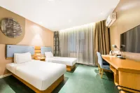 Home Inn (Hongxing Street Guomao Plaza Shengya Xinfengzhan)