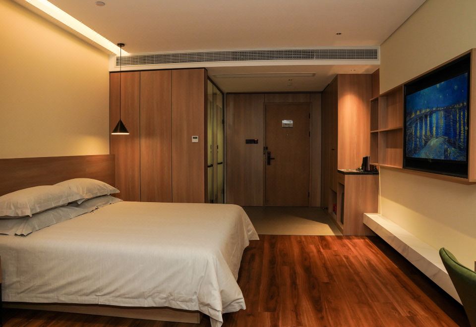 S · 런 호텔의 모던한 객실 내부