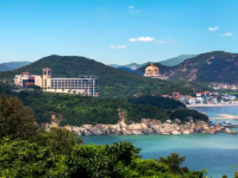 Crowne Plaza ZHOUSHAN SEAVIEW by IHG Hotels near Zhujiajian Scenic Area