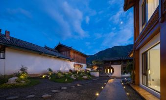 Chunshi · Amber | Amber Hotel Lakeside Resort Hotel (Lugu Lake Daluoshui Village)