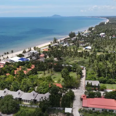 Baan Grood Arcadia Resort & Spa Hotels near Wat Thang Sai