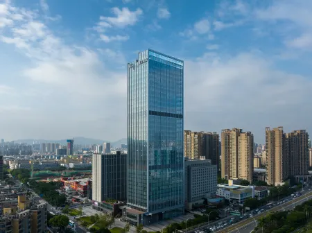 Zhuhai Ruby Hotel Отели рядом с достопримечательностью «Gong Amusement Park»