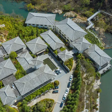 Yihe Funiu Shanju Hot Spring  Hotel