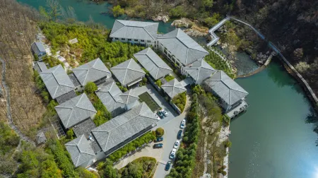 Yihe Funiu Shanju Hot Spring  Hotel Отели рядом с достопримечательностью «Nanshan Bulao Valley Scenic Area»