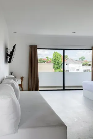 The Simore Отели рядом с достопримечательностью «Le Grand Bleu Spa»