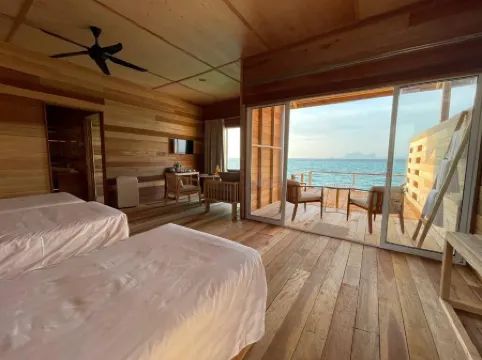 Sisipan Island Water Resort