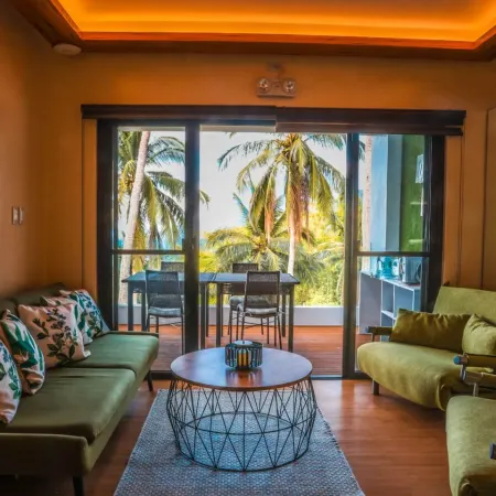 Noni's Resort