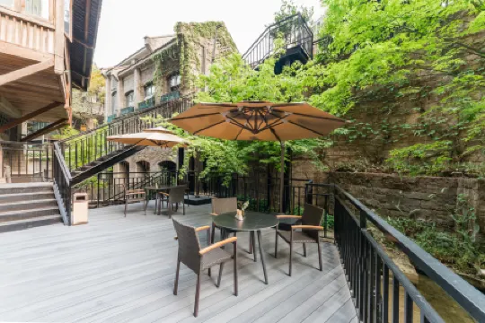 Chongqing Tiandi Netease Cloud Music Atour Hotel Отели рядом с достопримечательностью «Chongqing Hongyan Revolutionary Museum»