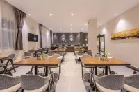 Cloud Four Seasons Shangpin Hotel (Yuxi Taobao Street Wanda Plaza Branch)