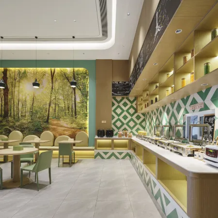 Vienna Hotel (Peng'an Station Government Affairs Center Branch)