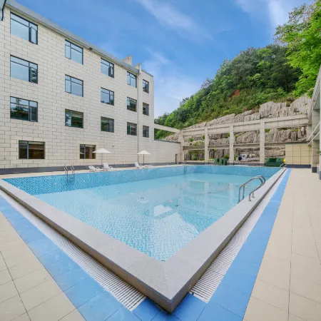 Elong Hotel (Huangshan Shexian Huizhou Ancient City Branch)