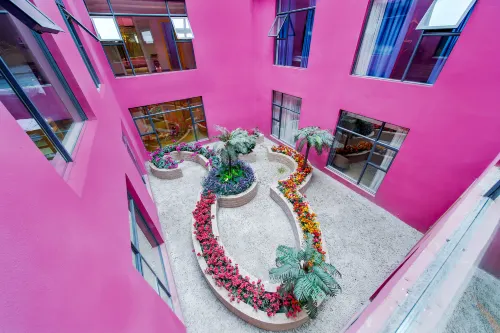 Hilton Art Hotel (Runfeng Plaza Store, Shangrao Wannian Pedestrian Street) Hotel a Wannian