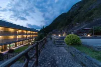 Xianju Yinquan Mountain Villa (Shenxianju Danzhu) Hotels near Xianju Jingxing Cliff Scenic Spot & Historical Site