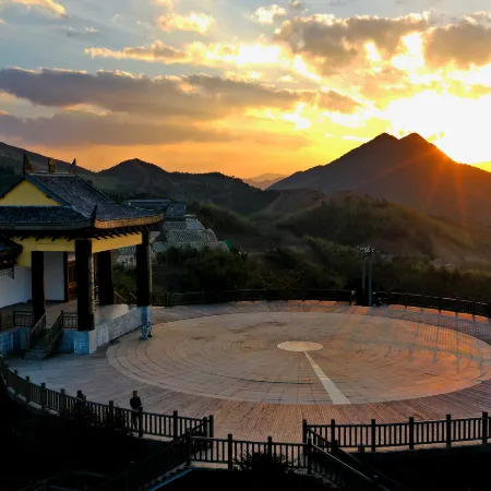 Ch'an Town Resorts