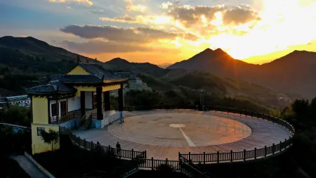 Ch'an Town Resorts Отели рядом с достопримечательностью «Guanxi Xinwei Scenic Area»