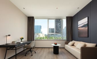 Atour Hotel Quzhou Longyou Rongchang East Road