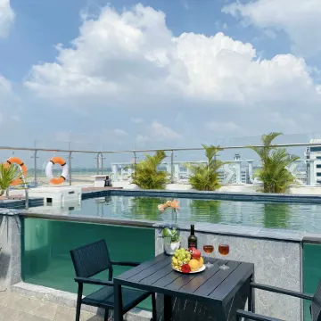 Hera Luxury Hotel 鄰近新平郡的酒店