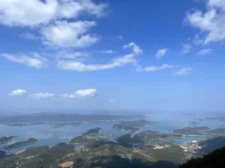 Xinye Apartment Отели рядом с достопримечательностью «Wanlü Lake · Wanlü Valley Resort»