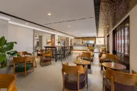 Banbian Mountain Island Hotel