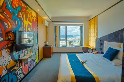 Jingli Fengqing Lake Hotel Hotel in zona Guiyang College of Administration