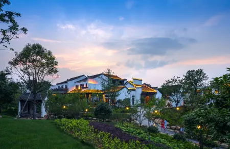 Qiandao Lake Wenyuan Lion City Vipusea Hotel Отели рядом с достопримечательностью «The Qxtd Lion Ctiy»