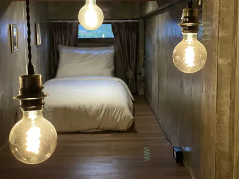 ห้องพักสามเตียงสไตล์ลอฟต์เธียเตอร์