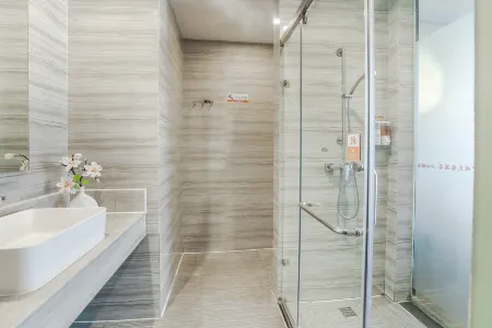 Guangzhou Jiulong Hotel (Meitan Fuyuan Building) Отели рядом с достопримечательностью «Meitan International Hotel Hot Spring»