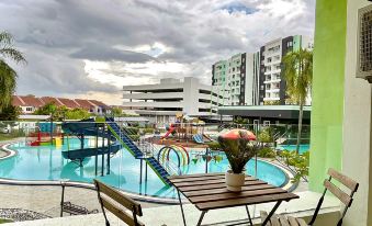 Manhattan Waterpark Condo Ipoh (Free 2 Carpark & Netflix Ready)