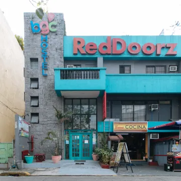RedDoorz Plus @ BGC near St. Lukes